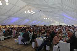 Über 1.100 Festgäste feiern das 235-jährige Bestehen von Kurtz Ersa in einem Jumbozelt mit 65 x 21 m