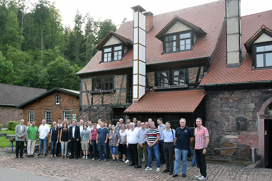 Die Teilnehmer des 2. "Design for Manufacturing"Seminars beim Besuch des Kurtz Ersa-Unternehmensursprungs in Hasloch