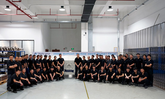 Starke Teamleistung bei Kurtz Zhuhai Manufacturing: Die 2.000ste HOTFLOW Reflowlötmaschine – eine 3/26XL – ist bereit zur Auslieferung