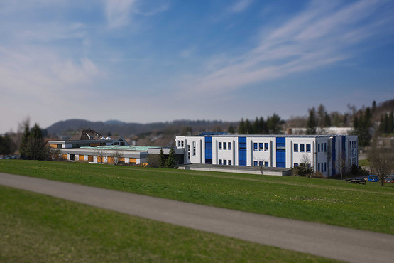 Hauptsitz des inhabergeführten Familienunternehmens SCHILLER AUTOMATION GmbH ist Sonnenbühl im Norden der Industrieregion Neckar-Alb